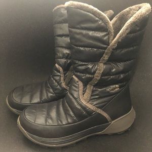 Big girls THE NORTH FACE boots - Size 4
